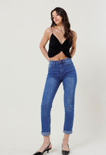 Load image into Gallery viewer, Mom Classic Jeans
