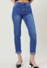 Load image into Gallery viewer, Mom Classic Jeans
